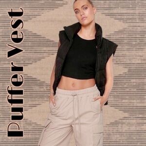 Lightweight Cropped Sleeveless Puffer Vest in Black/Md-NWT